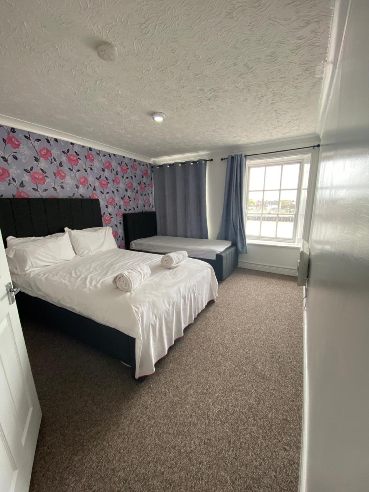 Spacious One Bedroom Flat With River View, 1E Great Yarmouth Exterior photo